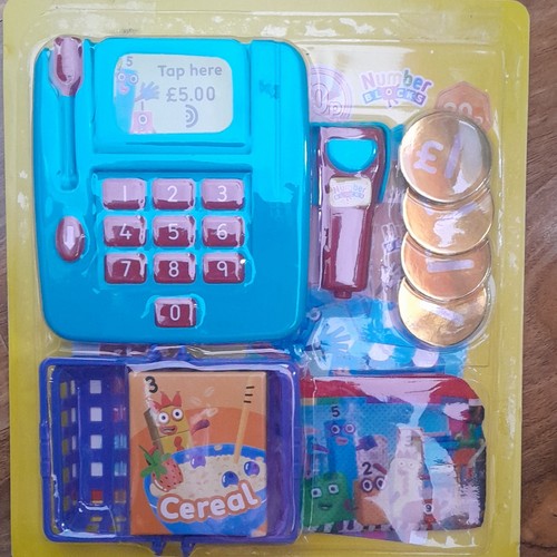 Child shopping set includes - child's,